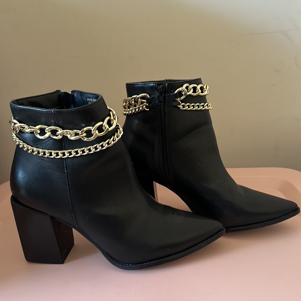 NWOT Steve Madden Perlina Black Gold Chain Detail Heeled Pointed Toe Boo… - Picture 7 of 8